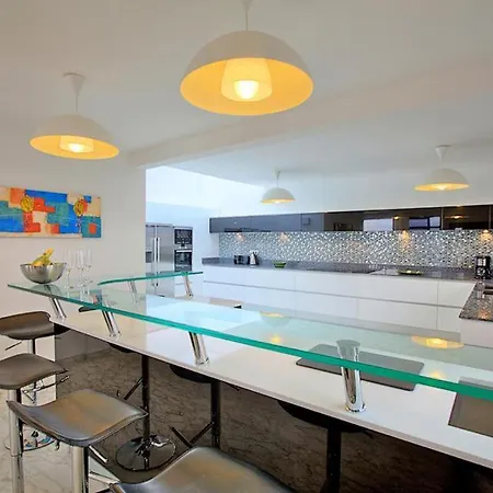 Playa Blanca Sleeps 15 Pool Air Con Wifi * Playa Blanca (Lanzarote)